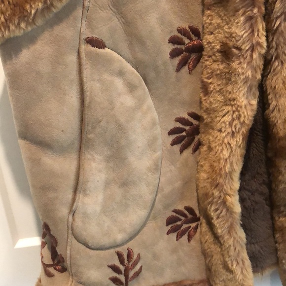 Vest - Picture 4 of 7